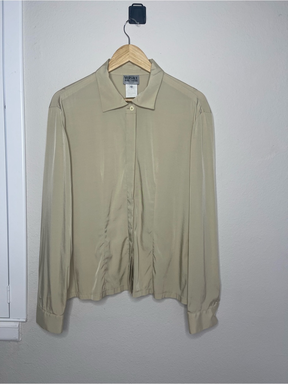 Vintage Versace Women’s Cream Button-Up Collared Shirt